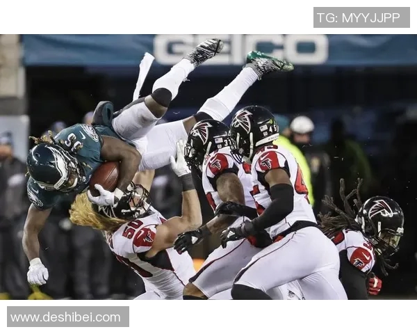 橄榄球明星跨界挑战足球赛 展现超凡运动天赋与竞技精神